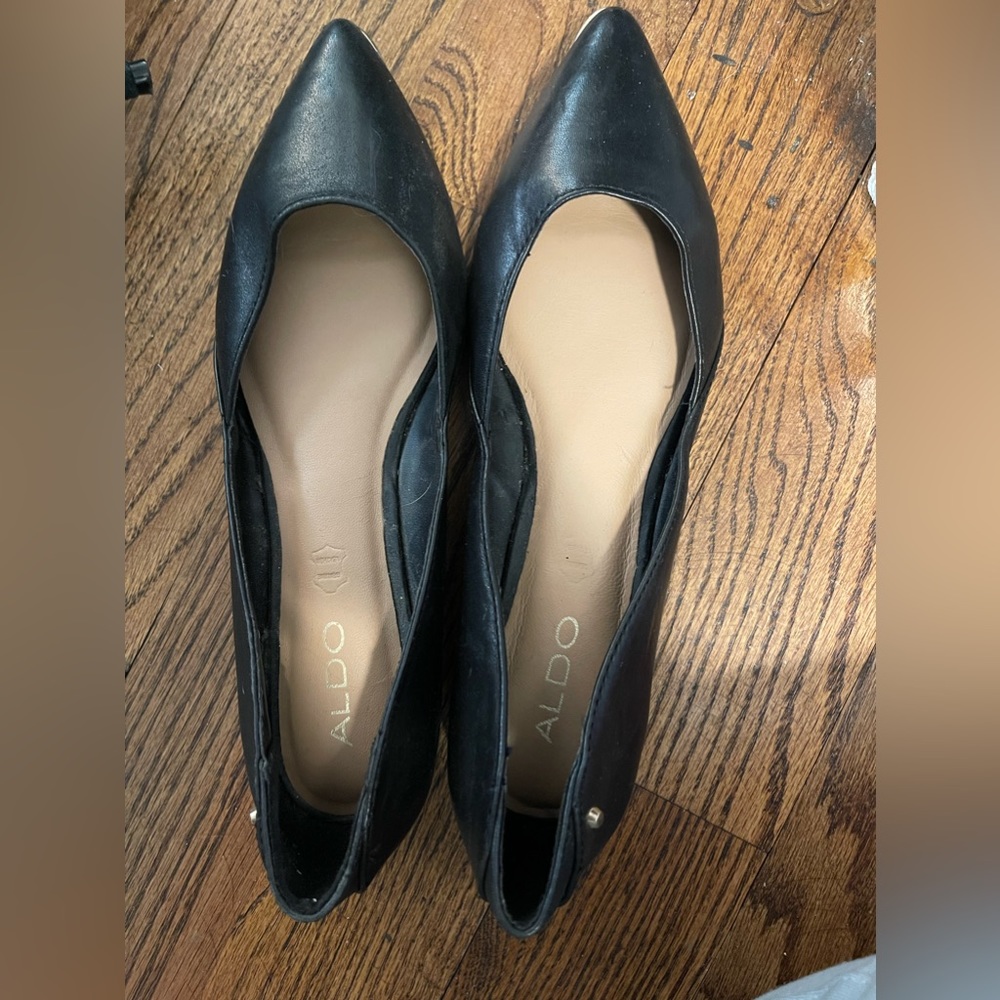 Like new Aldo leather flats